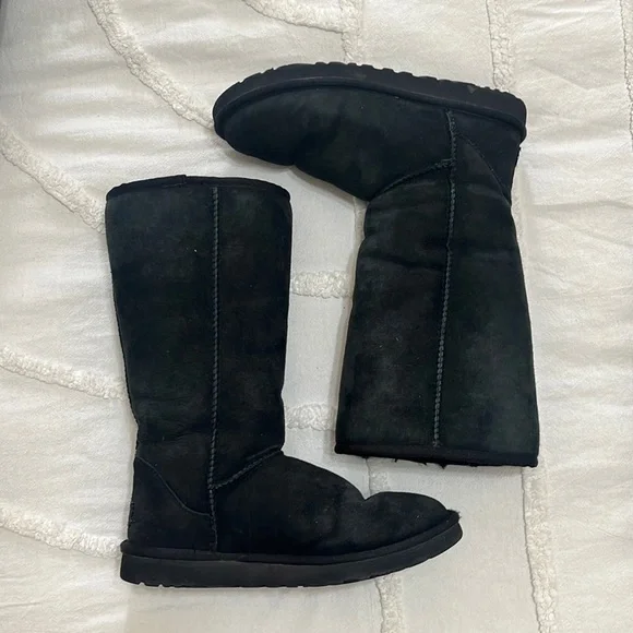 CLASSIC TALL UGG - Picture 1 of 7
